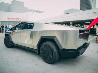 Cybertruck细节曝光：座椅通风、移动遮阳板等设计亮点